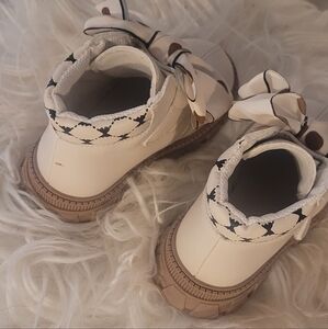 SHEIN Cream Kids Boots with Bow Detail